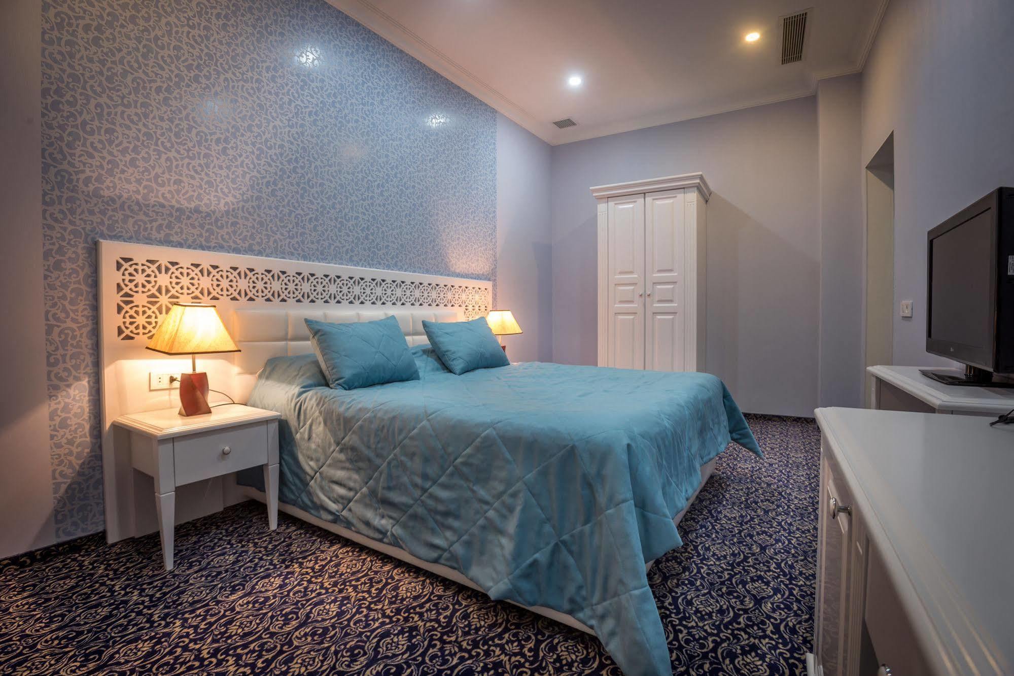 Отель Premier Old Gates 4*